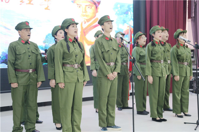 2管一工会员工演唱.JPG