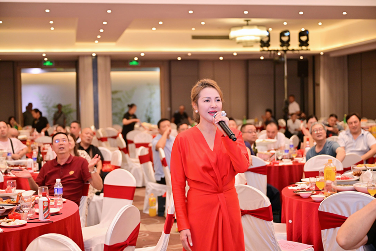 1785578251763721.png 王麦霓即兴演唱.png