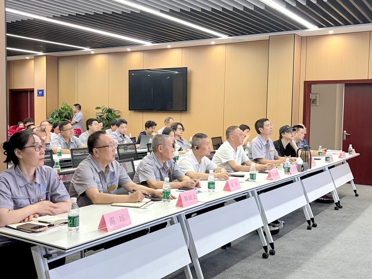 1788531441693671.jpg 06 参会人员现场交流.jpg